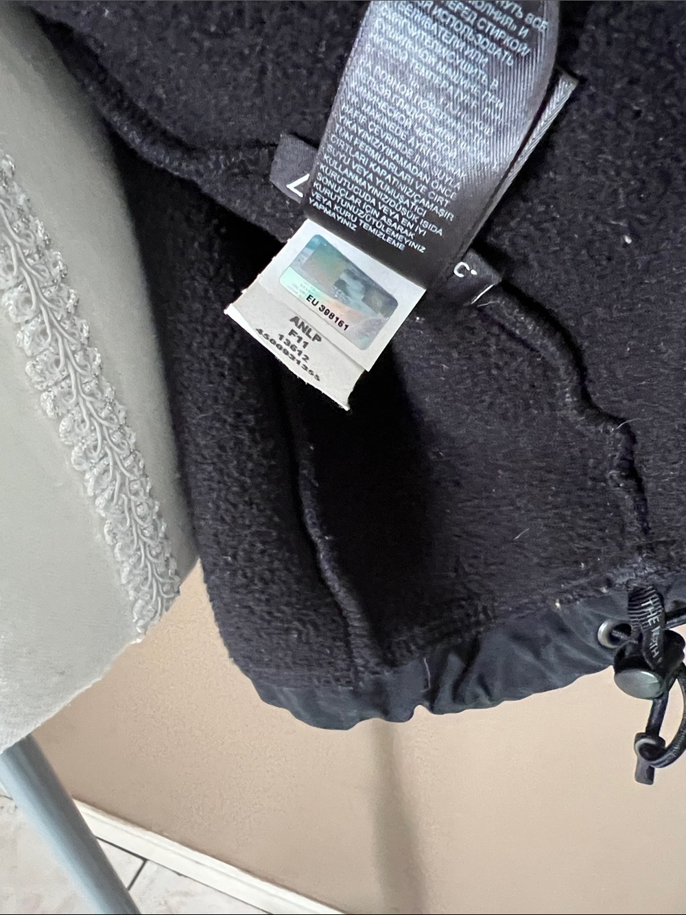 The North Face Black Men's Hybrid Fleece Jacket - Picture 2 of 5